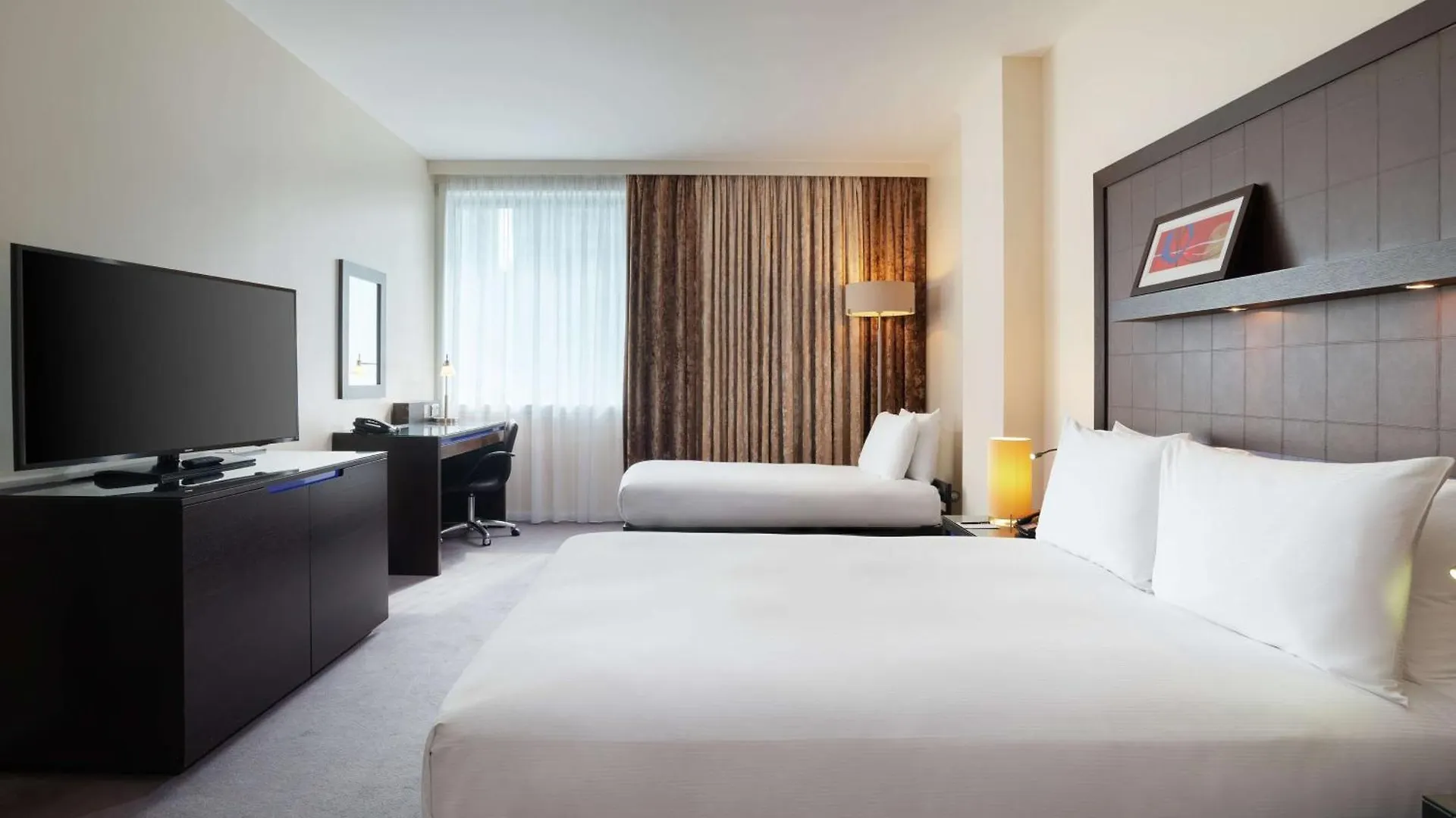 Hilton London Canary Wharf 4*,  United Kingdom